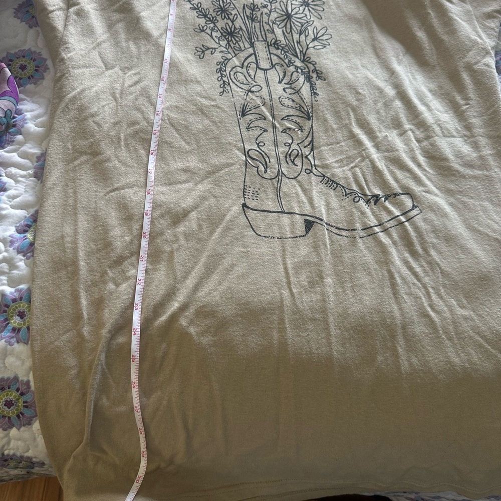 Pierce + Pine Beige Graphic Tee - Picture 4 of 6